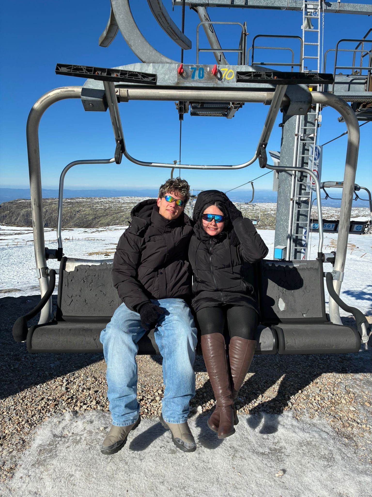 Gabii e Gabriel na neve da Serra da Estrela